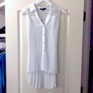 NWT! Short Long Sleeveless Blouse, Accordion Back with tie